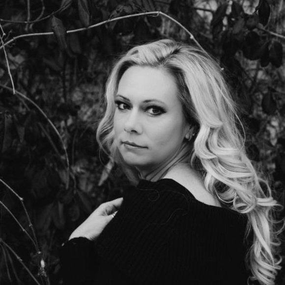 Meet your Posher, Tabatha - Picture 1 of 1